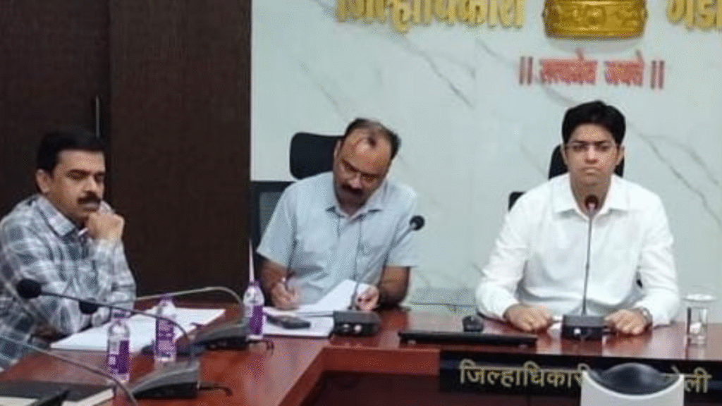 कलेक्टर अविशांत पंडा ने विभागों को सतर्क रहने के निर्देश दिए