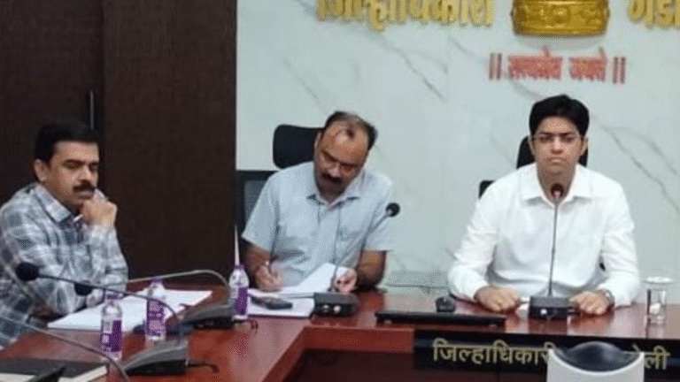 कलेक्टर अविशांत पंडा ने विभागों को सतर्क रहने के निर्देश दिए