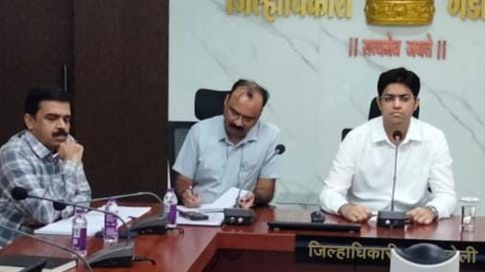 कलेक्टर अविशांत पंडा ने विभागों को सतर्क रहने के निर्देश दिए